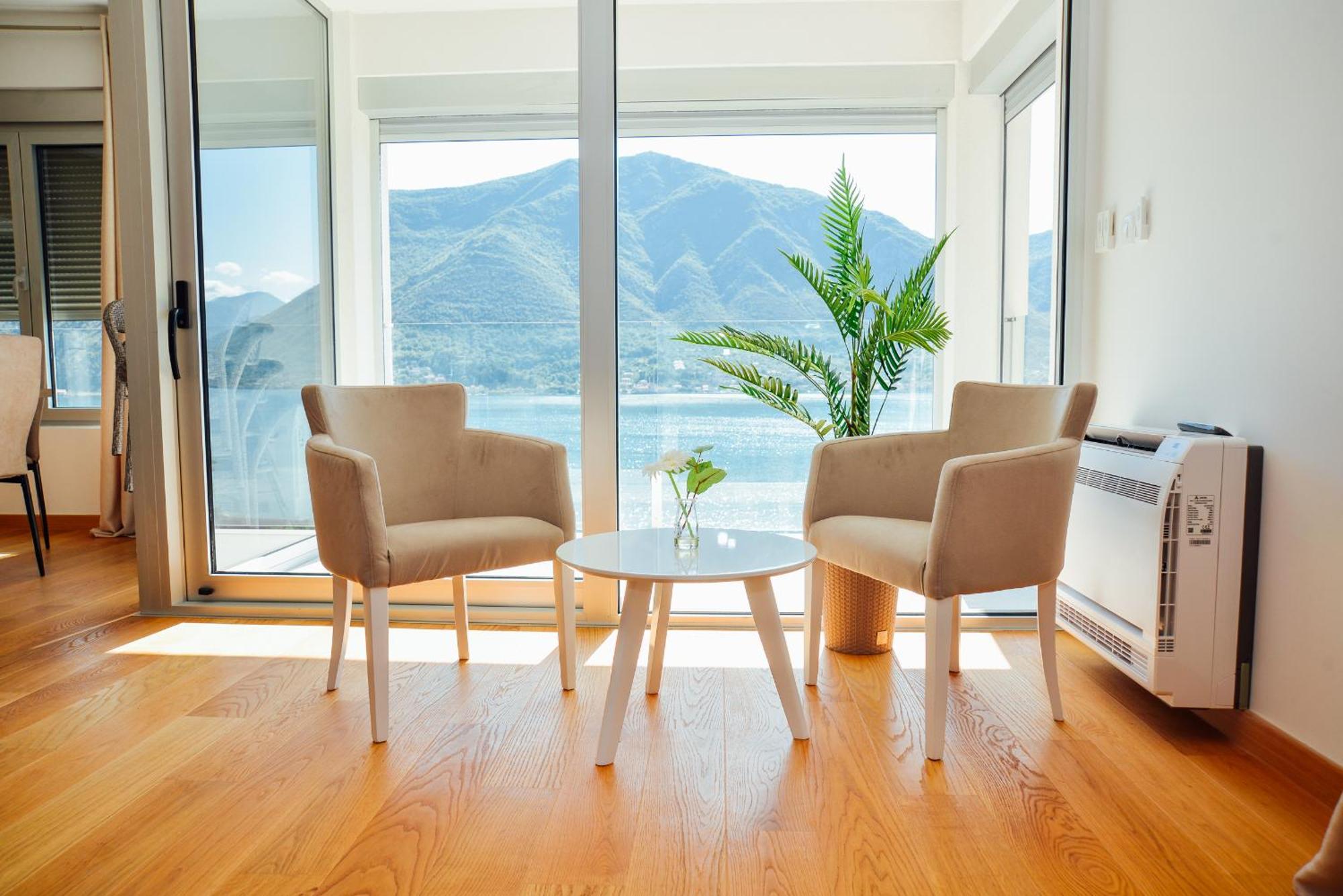 Sea View Apartment For 4 Kotor Luaran gambar