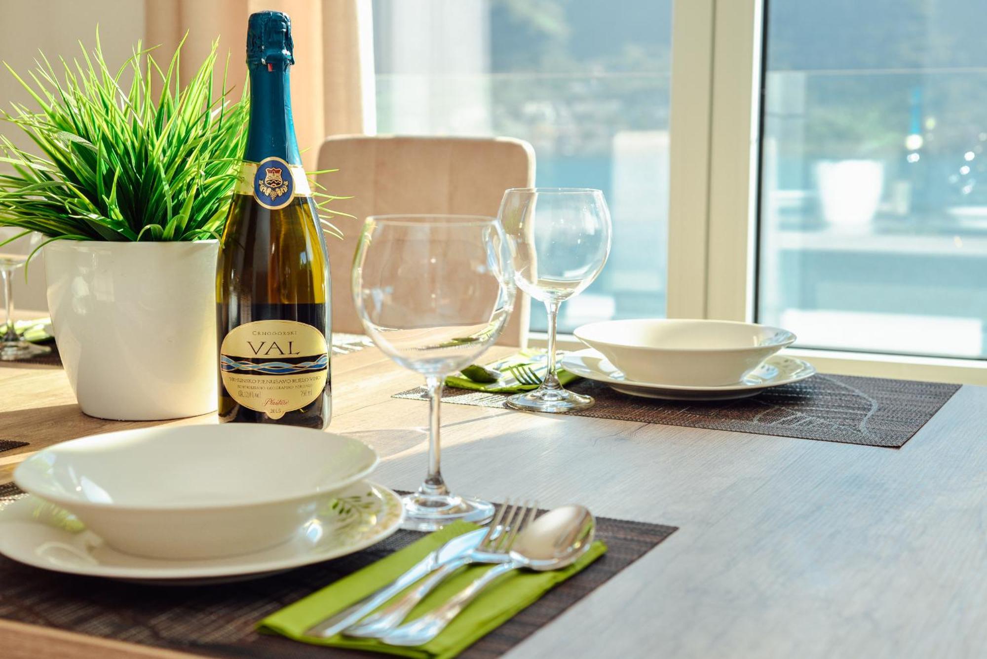 Sea View Apartment For 4 Kotor Luaran gambar
