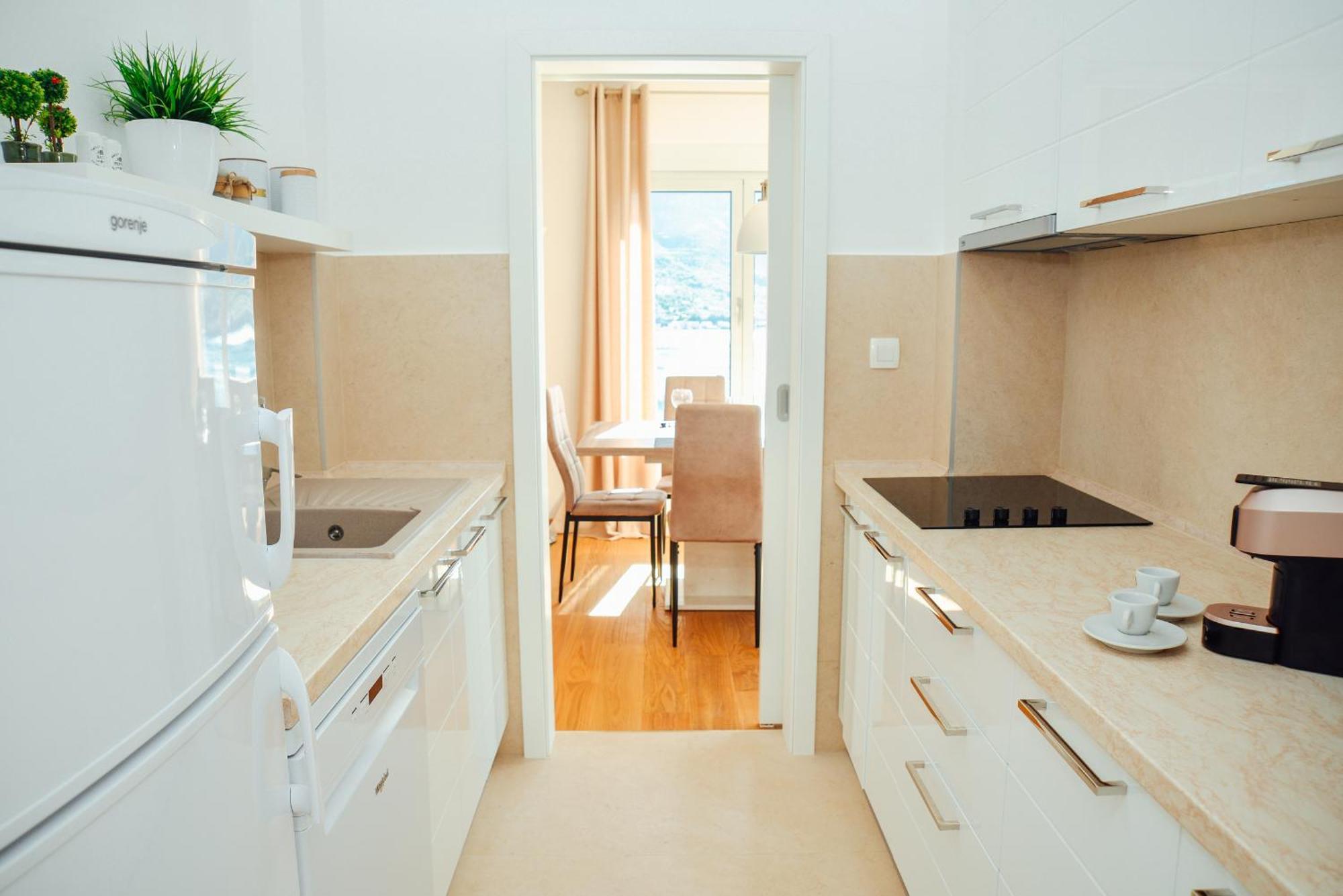 Sea View Apartment For 4 Kotor Luaran gambar