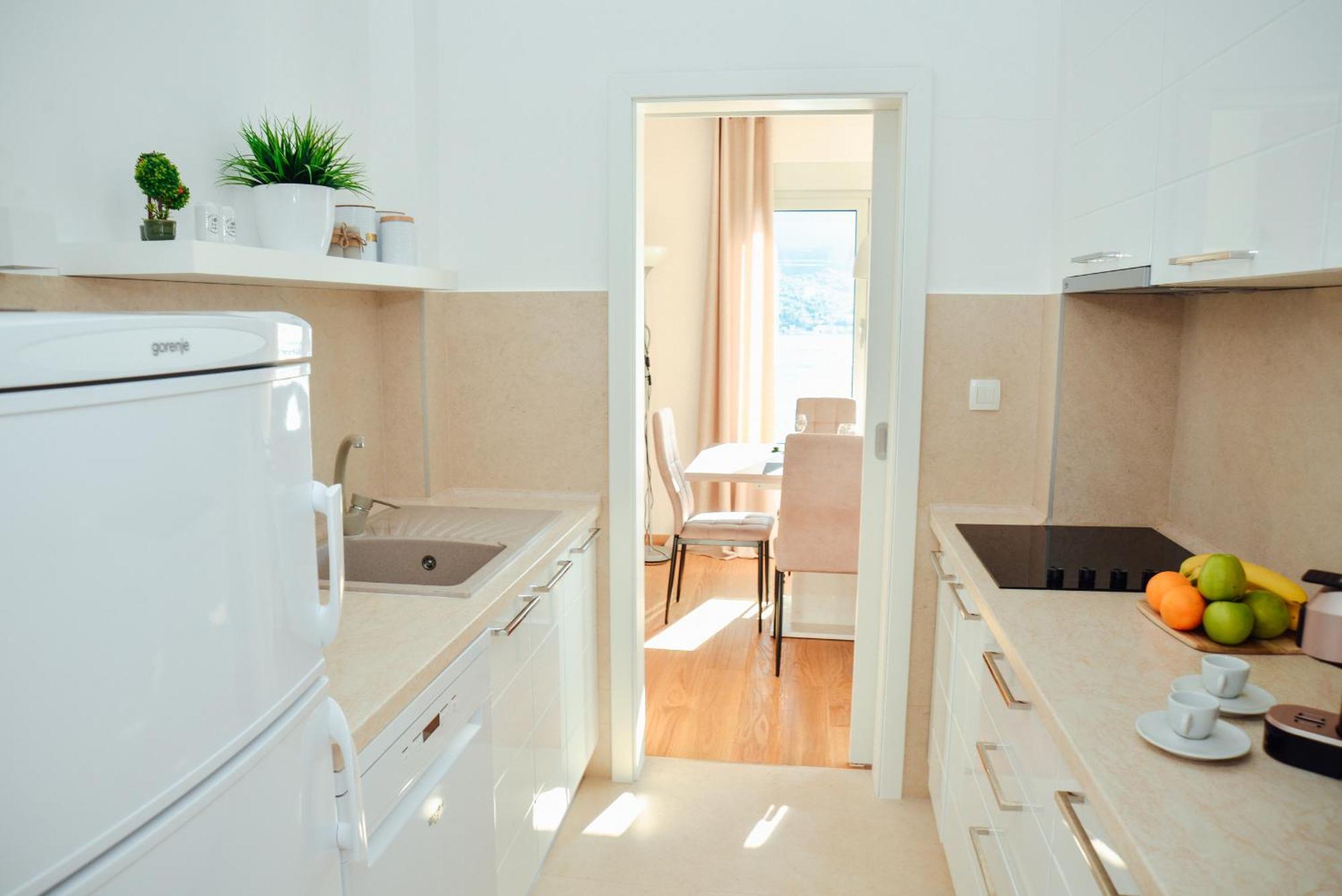 Sea View Apartment For 4 Kotor Luaran gambar