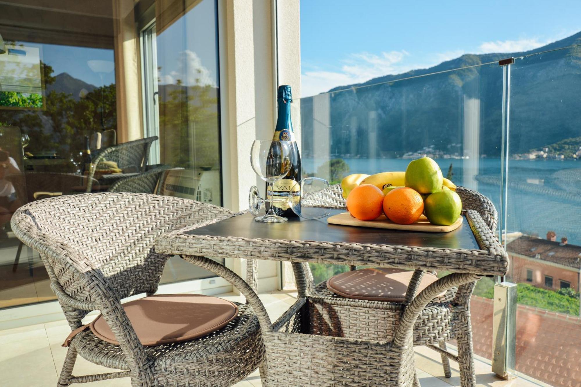 Sea View Apartment For 4 Kotor Luaran gambar